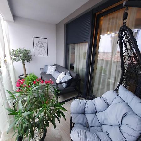 Enjoy Pula - New Apt With Terrace And Free Parking Garage Екстериор снимка