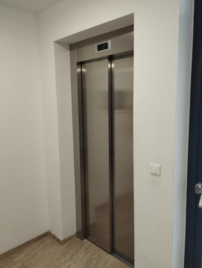 Enjoy Pula - New Apt With Terrace And Free Parking Garage Екстериор снимка